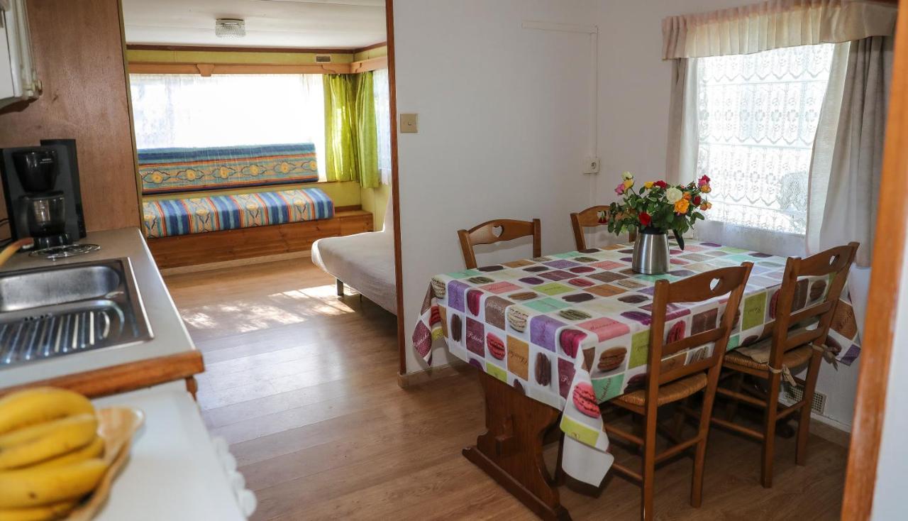 Camping Les Acacias Ξενοδοχείο Saint-Paulet-de-Caisson Εξωτερικό φωτογραφία